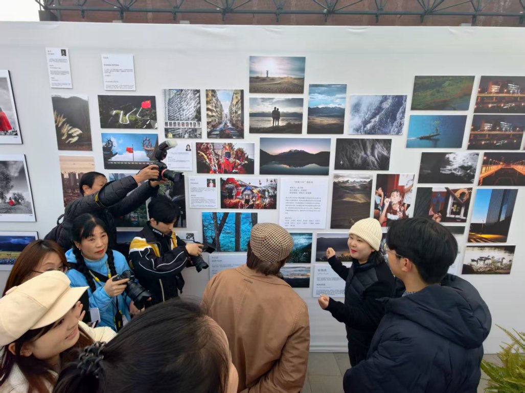 此外携主题为“帧藏万象”的特色摄影作