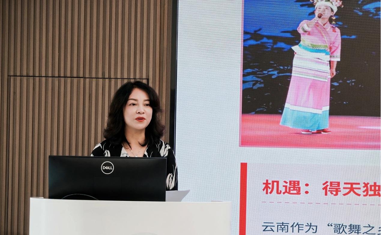 西南民族大学民族语言文学研究院罗庆春