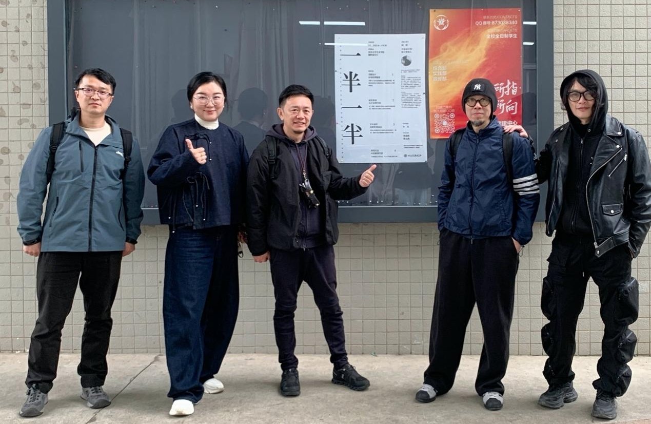 何明老师多年深耕视觉传播与展览策划